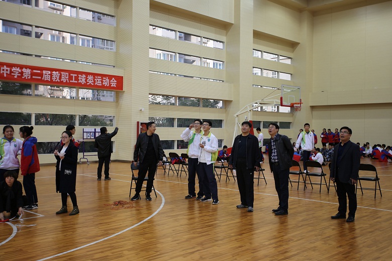 投掷飞机 放飞梦想——西安中学2018年科技节专题报道（九）