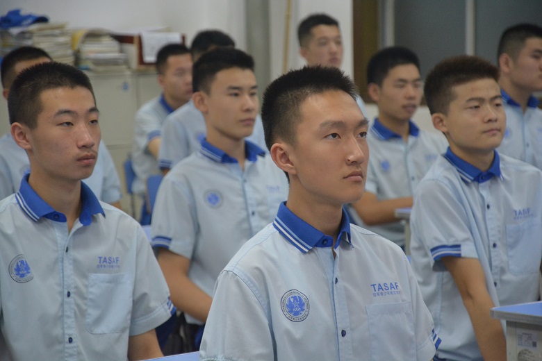 西安中学航空班组织收看《开学第一课》
