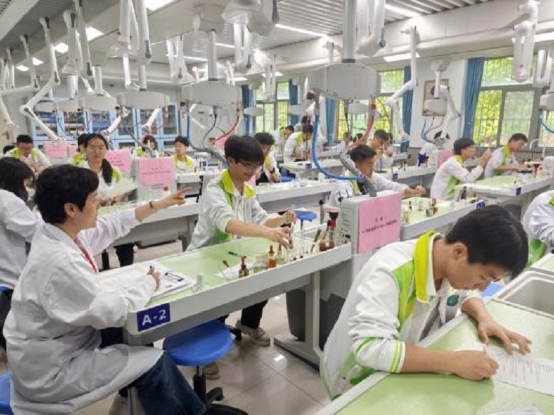 规范组考强素养,实操砺能促成长 —— 我校顺利举行理化生实验操作考试