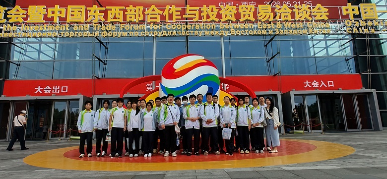 丝路连心,筑梦未来——我校高二俄语班学子走进中国—乌兹别克斯坦主题展